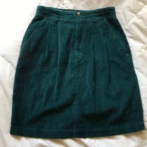 Vintage corduroy green skirt with pockets